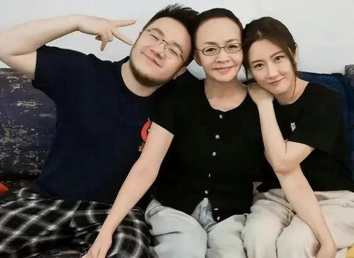 娱乐八卦姐妹吃瓜,吃瓜现场,笑料连连!